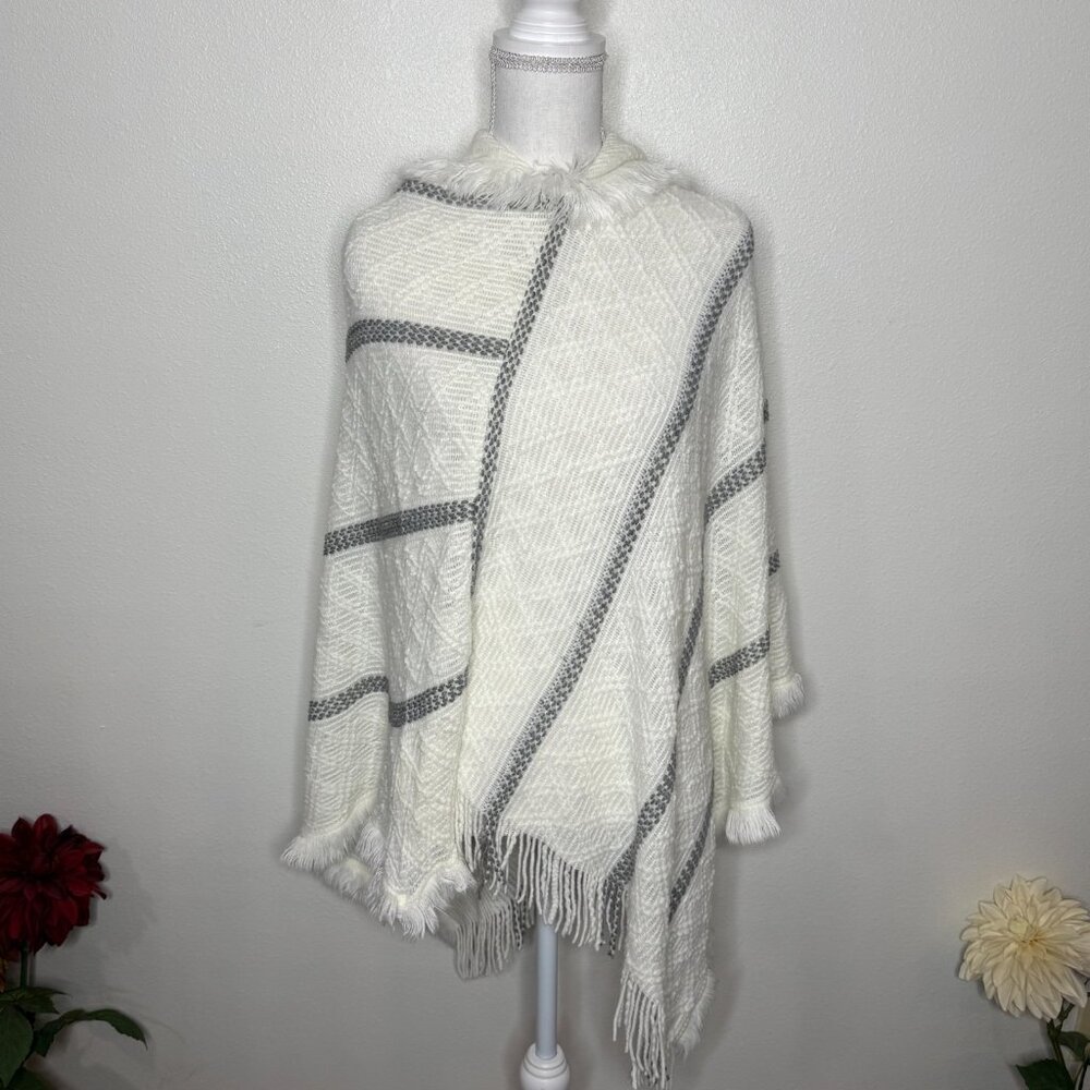 Arianna By Howards Gray & White Knit Poncho W/ Fringe Women's One Size Boho